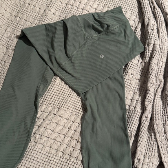 LIKE NEW Lululemon lululemon Align™ Ribbed High-Rise SZ 4 - Picture 7 of 7